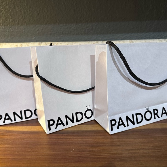 Pandora White and Pink Gift Bag & Box Collection - Picture 3 of 7